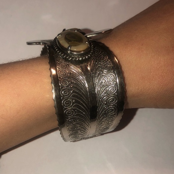 VTG Abalone Silver Tone Spring Hinged Cuff Western Etched Design 6” - Picture 5 of 6